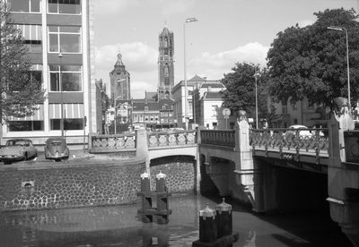 849598 Gezicht op de Mariaplaats te Utrecht, met rechts de Willemsbrug over de Stadsbuitengracht en op de achtergrond ...